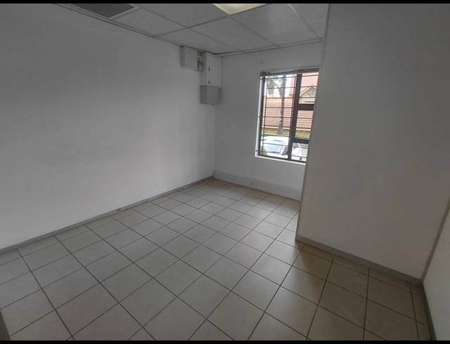 70M² OFFICE TO LET IN FOURWAYS